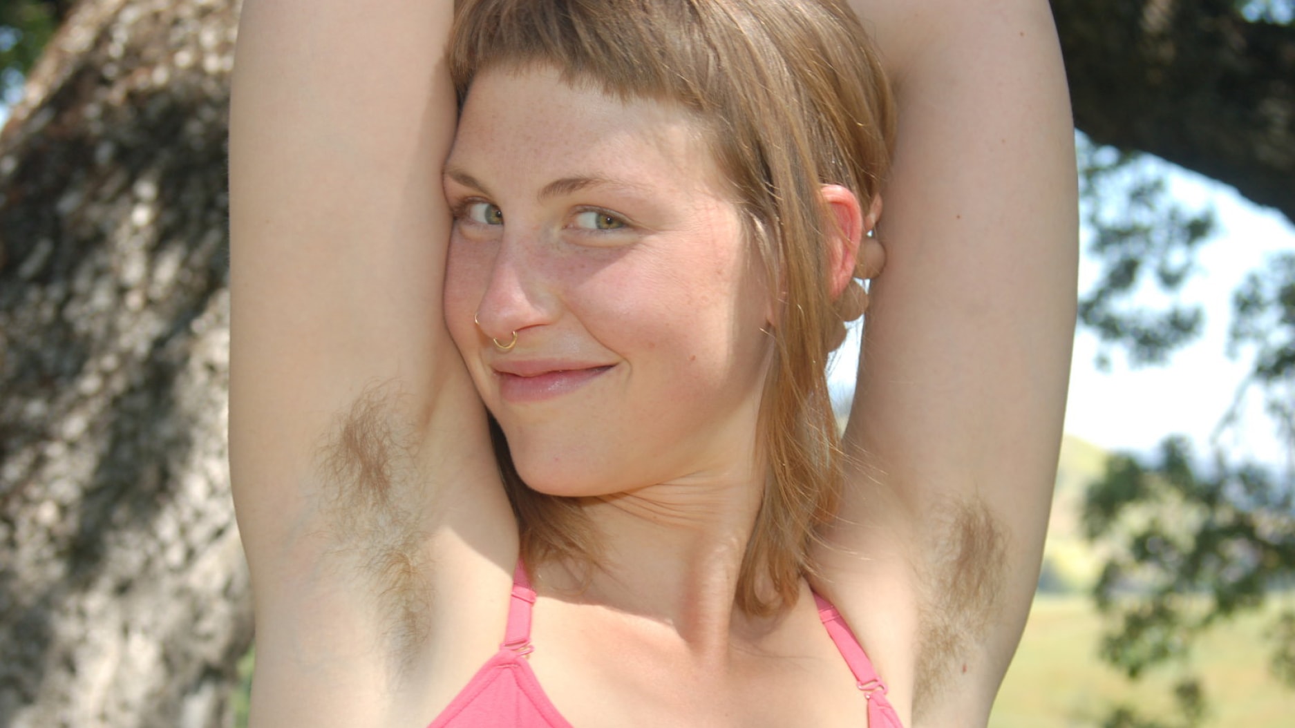 Miel orgasms in the shade of a tree